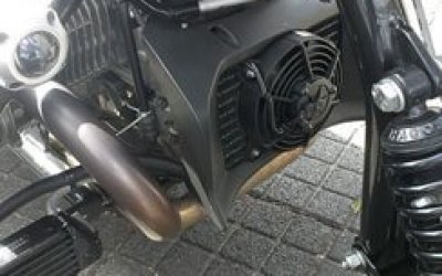 extra cooling door extra cool fan op blok bmw motorfiets